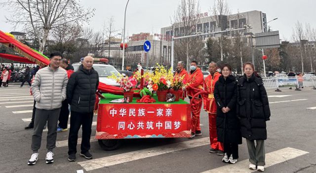 淄博市內養護工程總監辦組織員工參觀周村區元宵節活動